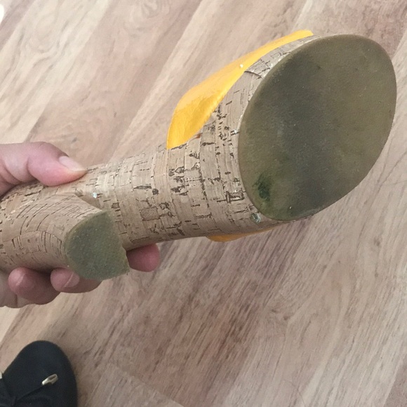 Rampage yellow sandals - Picture 5 of 5